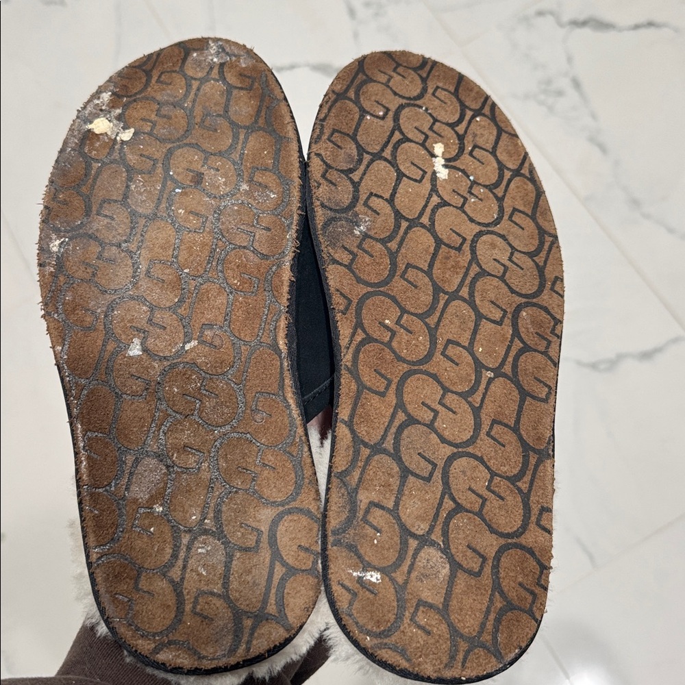 Ugg slippers - image 4